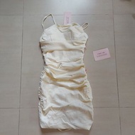Brand New Oh Polly Ruched Cream Dress 全新Oh Polly褶皺奶油色裙