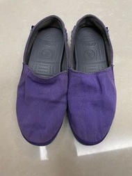 Crocs藍紫色平底鞋W7號