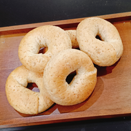Wholewheat Bagel ขนมปังเบเกิล Homemade Bagel เนื้อหนึบ 5 ชิ้น ทำใหม่ทุกออเดอร์ พร้อมส่งทุกวัน