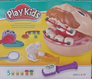 ของเล่น แป้งโดว์หมอฟัน พร้อมอุปกรณ์ทำฟัน จัดฟัน ชุดคุณหมอฟันแสนสนุก ให้น้องๆ ได้จำลองการจัดฟัน มีแป้งโดให้ 5 กระปุก