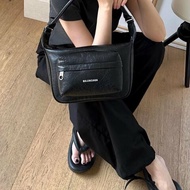 ️BALENCIAGA 黑色Raver腋下機車包 24*19*7 98新配件塵袋