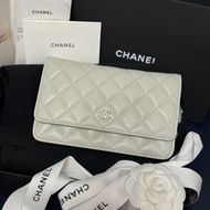 全新 24S Chanel WOC 奶灰色 淺灰色 淡金扣 牛皮 荔枝皮 caviar wallet on chain light grey  milk grey 專門店正單full set 2024 晶片款