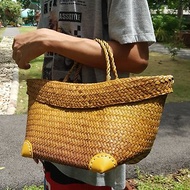 BANGKOK CRAFTER: A tiny yellow krajood bag ready for young people to go to work