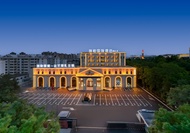 YiBon International Hotel (Hebi City Government Century Plaza Branch)