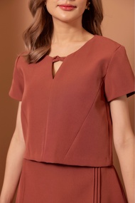 Mirinn top from Techinee_brand(เสื้อตัวสั้นห่วงคอวีหน้า)