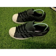 Kasut sukan Adidas Sneakers