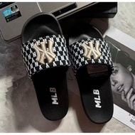 Sandal Size 45 MLB          .