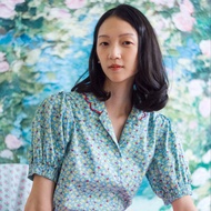 Open Collar Summer Blouse - Daisy Field: Blue | เสื้อฮาวายแขนสั้นปกหยัก ผ้าคอตตอนพิมพ์ลายดอกเดซี่สีฟ