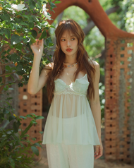 Everyday.We.Vacay - Sofia See Through Top - สายเดี่ยว ผ้าโปร่ง ปักลาย [พร้อมส่ง] ฟรีฟองน้ำเสริมทรง