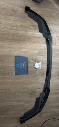 ของแต่ง ลิ้นหน้า BMW G20 PreLCI/LCI สีดำเงา/คาร์บอนเคฟล่า