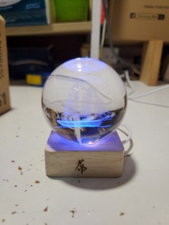 🔮 七彩變色 ｜ 屌字木座 ｜ 一帆風順 3D內雕帆船水晶球夜燈 ｜ 創意LED發光玻璃球 ｜ 辦公室桌面解壓擺件 ｜ 100%全新現貨