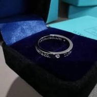 Tiffany & Co 三鑽白金戒指