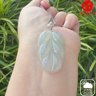 缅甸A货翡翠叶子，18K AU750 白金厚扣头，高糯化，种超级老，果冻底，玛瑙底，打灯里面全化开，这种高糯化比一些冰种更紧致，更种老。