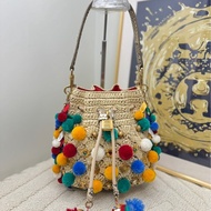 Dolce Gabbana 米白色小水桶編織包毛球裝飾金色五金配件 帶掛飾鏈條 可手提可單肩