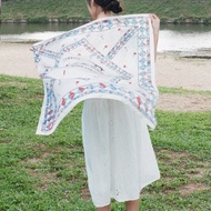 【精美禮盒】| 手繪復古花方形大絲巾連絲巾扣高雅禮物