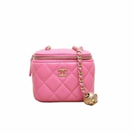 CHANEL(香奈兒) 21B 方盒子化妝包 無鏡子 10cm 粉色 29開 金扣 金球調節扣肩帶