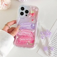 เคสโทรศัพท์กันกระแทกลายพิมพ์สีครีมเป็นลวดลายหยักมีการไล่สี สับปะรด สตรอเบอรี่ ตกแต่งด้วยสร้อยข้อมือด