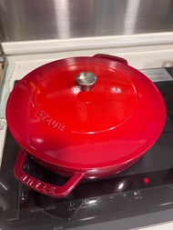 Staub 櫻桃紅 28cm Sauté Pan 炒鍋