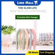Folding Hanger Mini Hanger Portable Folding Travel Foldable Plastic Hanger Non-slip Hanger Travel Cl