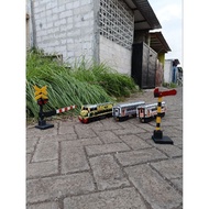 Vintage CC201 Locomotive + 2 carriages + 1 door barrier + 1 signal light - Wooden Train Miniature