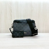 LV黑灰老花Trio3合1郵差包M69443