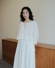 AOEM STUDIOS | IVORY BELLE - Áo Tay Dài Rút Nơ Thiết Kế Xếp Ly Boi Thêu Nhẹ Mát