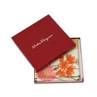 Salvatore Ferragamo 100% 真絲方巾，老虎和花朵圖案
Salvatore Ferragamo黃 [已使用]