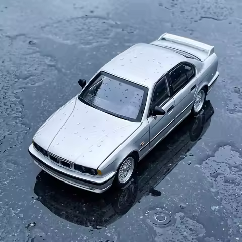 1:24 Alloy Metal Diecast Model Car Compatible With BMW M5 E34 German Executive Sports Sedan Desktop