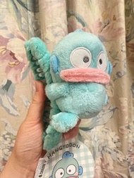 「已絕版❤️‍🔥有錢都買唔到🉐」💯New日本版🇯🇵Sanrio HANGYODON水怪毛公仔「抓夾」頭飾🧸「一下上頭夾晒整束頭髮👱🏻‍♀️用超方便👍🏻👍🏻」學生🧑🏻‍🎓醫院🏥診所🏥OL👱🏻‍♀️Off