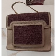 Elegant Kickers sling bag