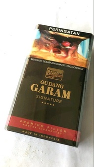 gudang garam signature 12 batang