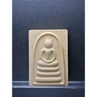 泰国佛牌，牌贴：A8390牌名：崇迪佛祖Somdej 师父：龙婆培 Luang Phor Pae 寺庙：Wat Pikhunthong 佛历：BE2539#比赛得奖：第一名# 比赛号码：41-4130