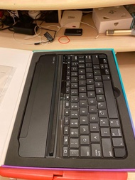全新行貨Logitech Ipad Air 2 keyboard flip