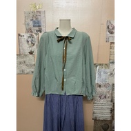 Women's blue striped shirt with wide form and bow collar, size m a49