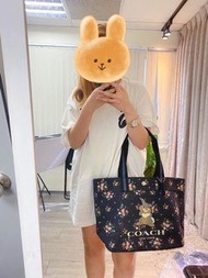 Coach disney 想買也買不到🐰限量桑普兔托特包(已絕版）