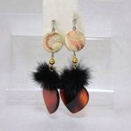 和服翻拍胡桃鈕扣杏仁餅和毛皮耳夾