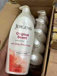 ของใหม่ ของแท้ 100% เจอเก้นของแท้จาก USA JERGENS  Original Scent Dry Skin Moisturizer Cherry Almond 