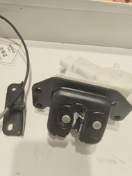 Voxy 80 系，尾門鎖