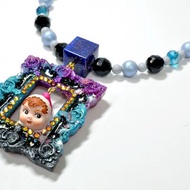 TIMBEE LO 聖誕帽小妹魔法幻彩相框穿貝殼珠子頸鍊黑間城堡魔法風