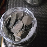 香港五毫銀色，共400個，其中男人頭166個售每個8文，女人頭234個每個售4文。