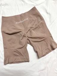 Alphalete Amplify Contour Short 5" - Porcelain xs