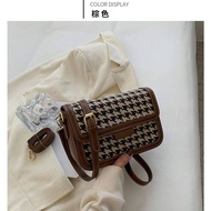 A711 - 2023 Niche Design Versatile Shoulder Messenger Bag