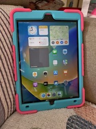 Apple iPad 7th 10.5inch 香港行貨流動網絡版本 Cell Ver  32Gb+兒童防撞保護套 機身非常新淨 長效煲劇 小朋友上網課使用 可使用香港任何電話卡上網 就交收 八佰元正