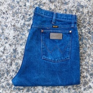 W6/38 Second-Hand Wrangler Jeans Model 13MWZ Actual Waist Measurement 38" Total Length 44" Leg Botto