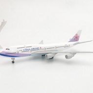 BOEING 747-400 CHINA AIRLINES MOLDED WHEEL BODY METAL MODEL 1:400 SCALE
