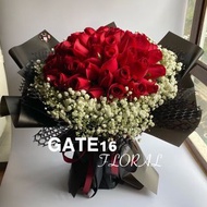 💐預訂鮮花花束 💍求婚花束 🎂生日花束❤️50枝紅玫瑰花  🌹花材：50枝紅玫瑰，早鳥價：$1088(包送貨) 📐花束高度約55cm 💡LED燈+$15 📝心意卡+$8 🪧生日/周年紀念/畢業插牌+$