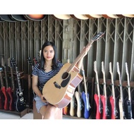 GIBSON ACOUSTIC GUITAR WITH CRISP SOUND