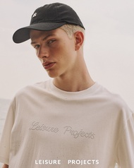 (Leisure Projects) SPARKLE LEISURE OVERSIZE TEE เสื้อเเขนสั้นทรงoversize ผ้า cotton ดีเทลผ้าเเต่งด้