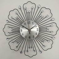 Wall clock Living Room Simple Modern Light Luxury clock wall Watch Quartz clock Creative wall clock 