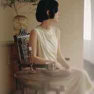 柔光黃色 新中式花邊立領無袖洋裝 垂墜感開衩旗袍連衣裙